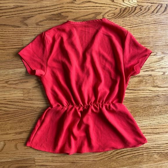 3/$20 Boohoo Red Plunging Neckline Blouse - Size Small - Picture 4 of 4